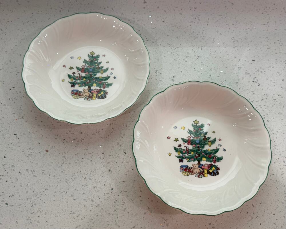 Nikko Happy Holidays Christmas Tree 8” Pasta Bowls Set of 2 Japan Retired